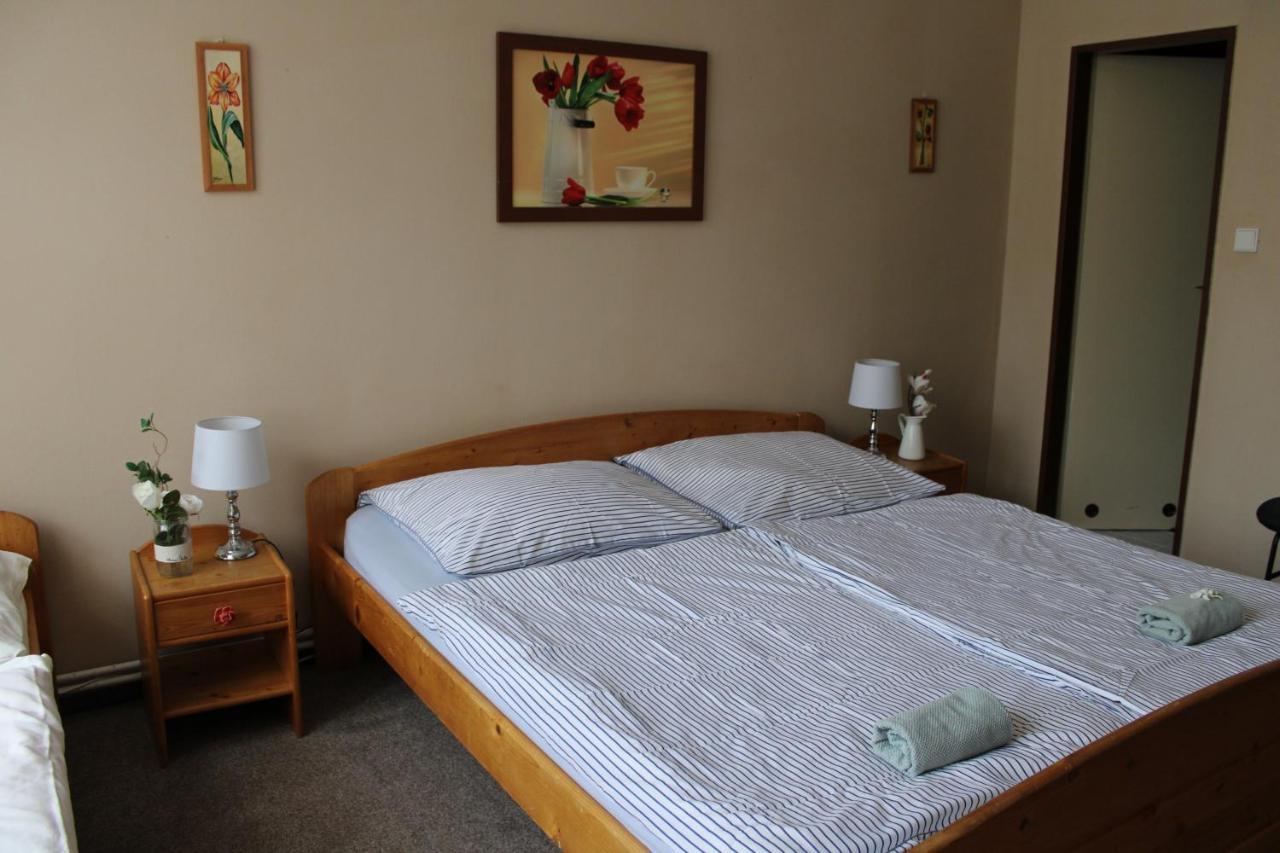 Hotel Obecna Skola Svaty Jan pod Skalou ภายนอก รูปภาพ