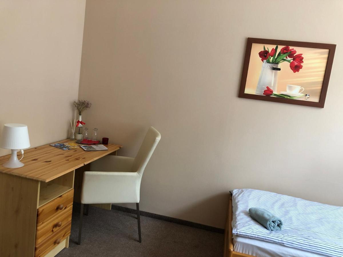 Hotel Obecna Skola Svaty Jan pod Skalou ภายนอก รูปภาพ