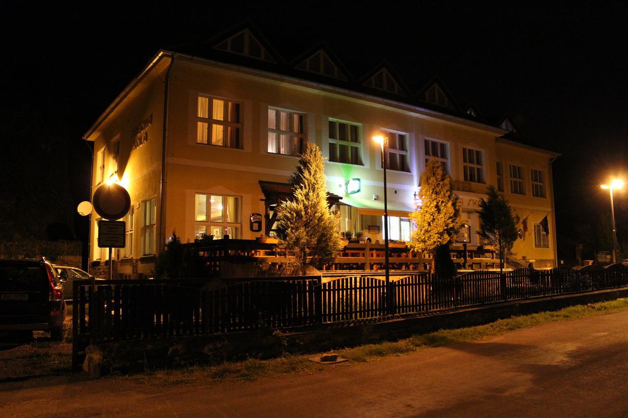 Hotel Obecna Skola Svaty Jan pod Skalou ภายนอก รูปภาพ